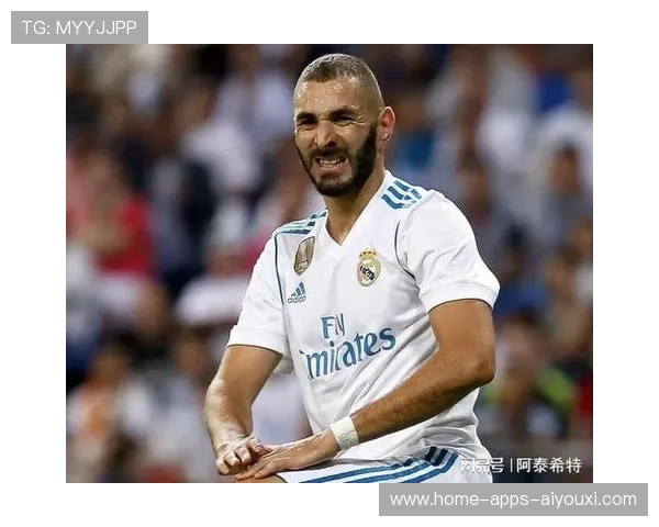 皇马本泽马挑射一记巧妙进球赢得掌声